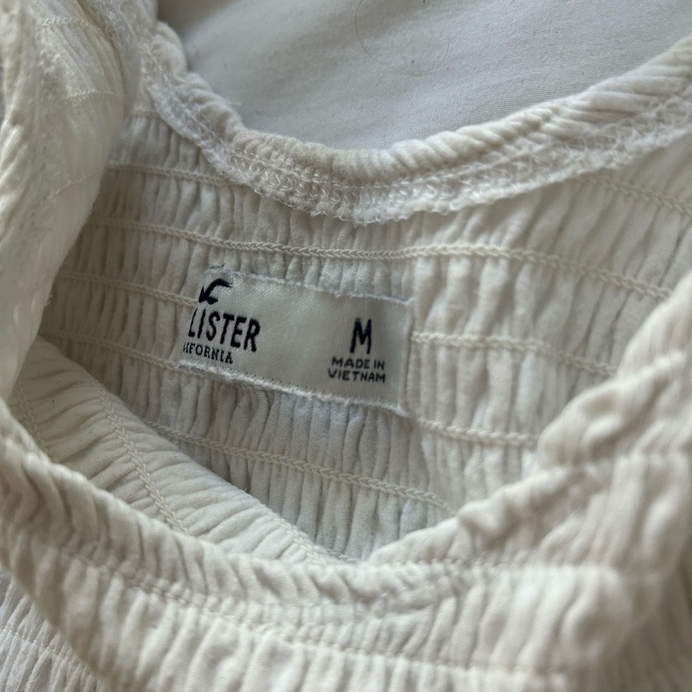HOLLISTER WHITE RUFFLED TOP